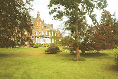 Einzeln stehender historischer Gutshof